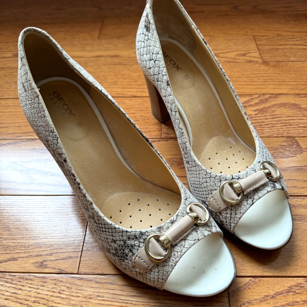Geox Open Toe Italian Leather Snakeskin Pumps Size 40 EU